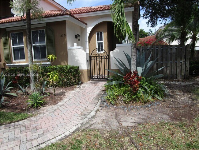 Foto del edificio - 2261 NE 42nd Cir
