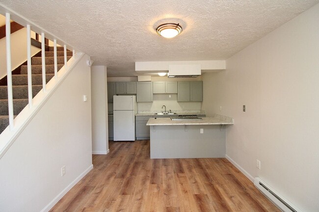 Building Photo - 5704 SW Beaverton Hillsdale Hwy