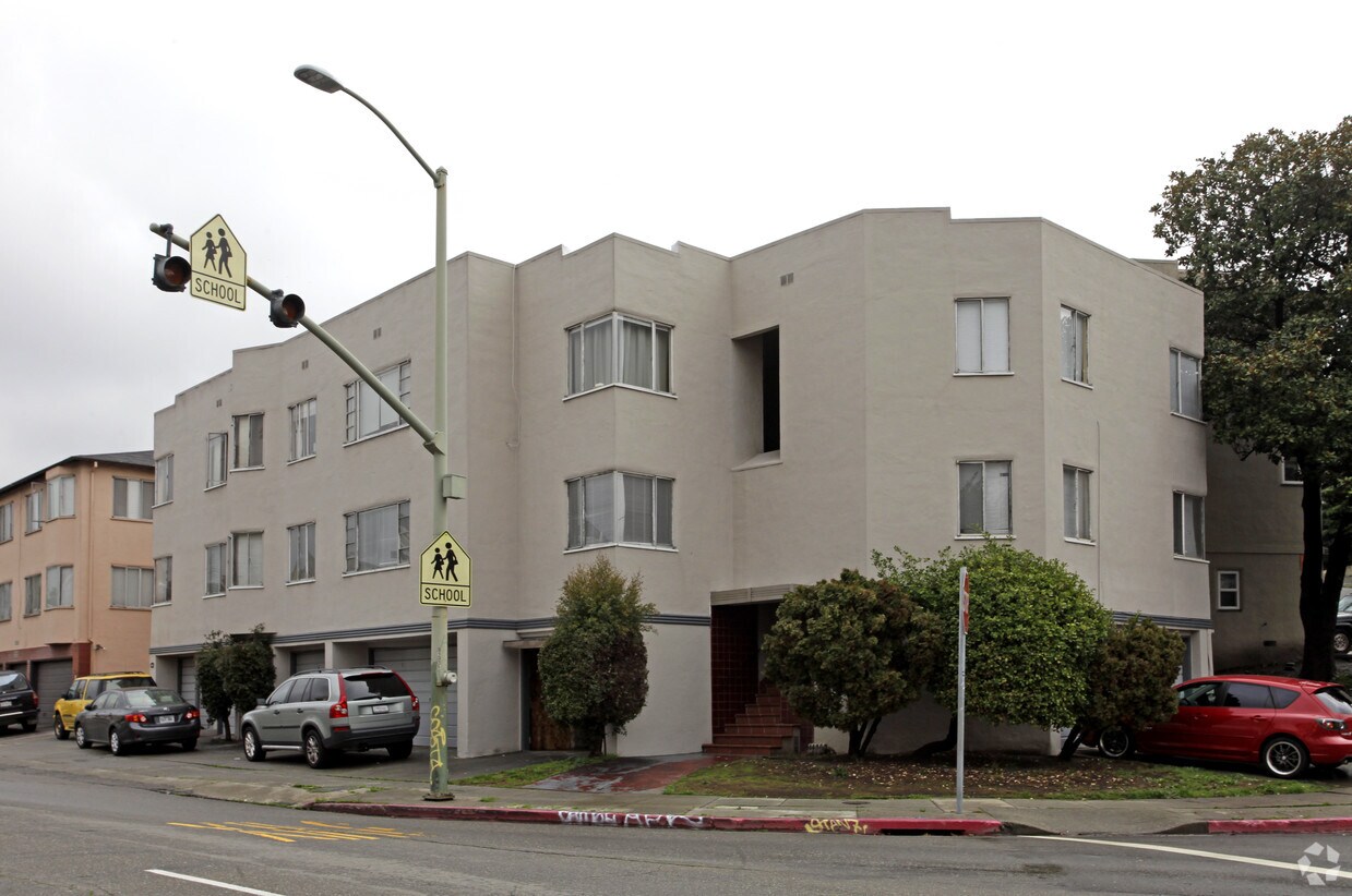 Primary Photo - 2268 Park Blvd