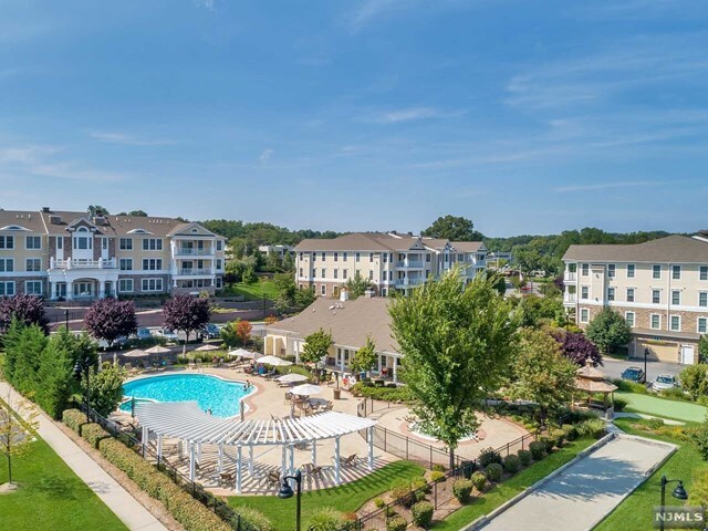 Foto principal - 910 Four Seasons Ln