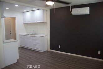 Building Photo - 372 E 55th St