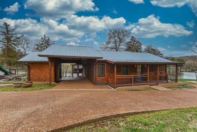 Building Photo - 1120 Misty Lake Dr