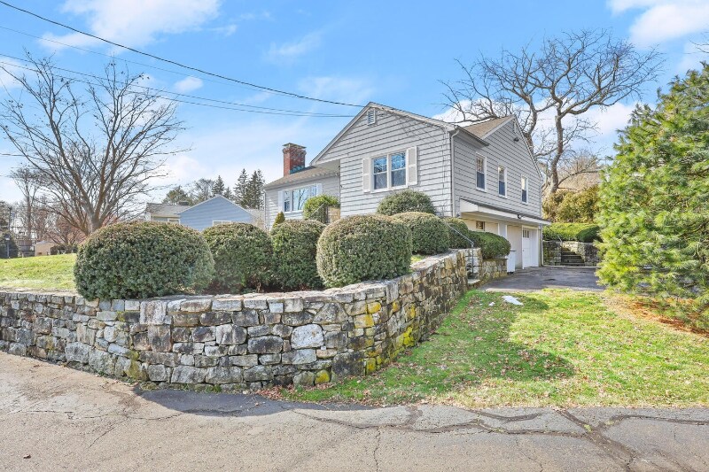 Primary Photo - 5 Saviano Ln