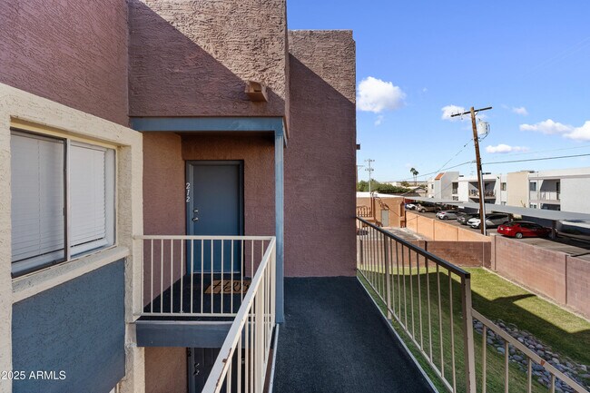 Foto del edificio - 16602 N 25th St