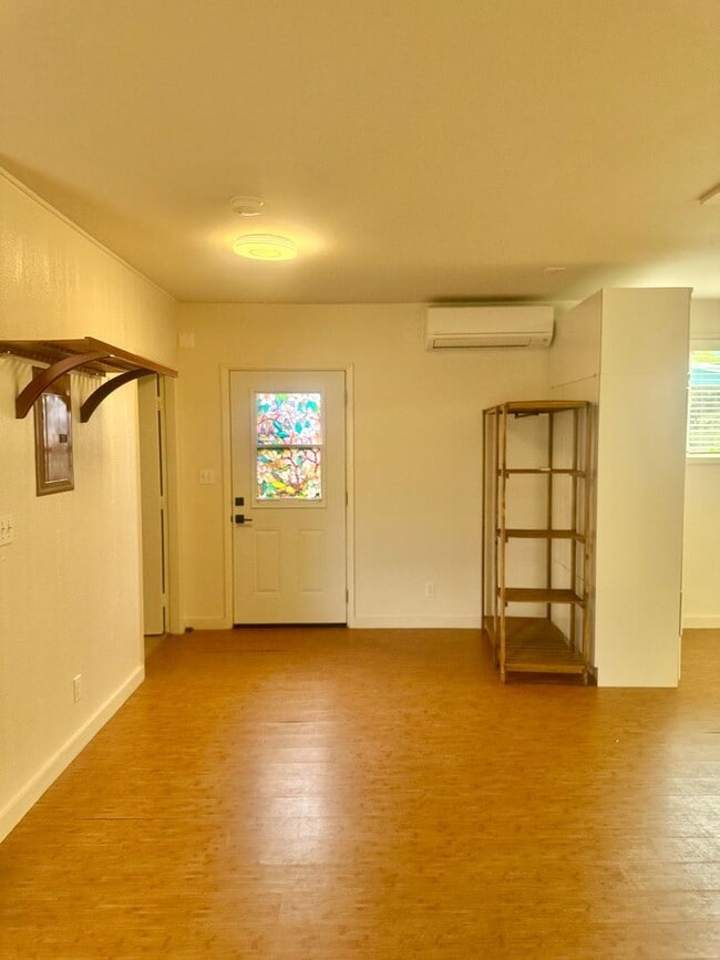 Building Photo - 550 Uluhala St