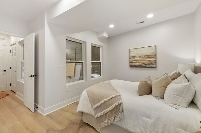 Foto del edificio - STUNNING 4 Level Fells Point Rowhome! WITH...