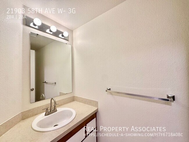 Foto del edificio - 21903 58th Ave W