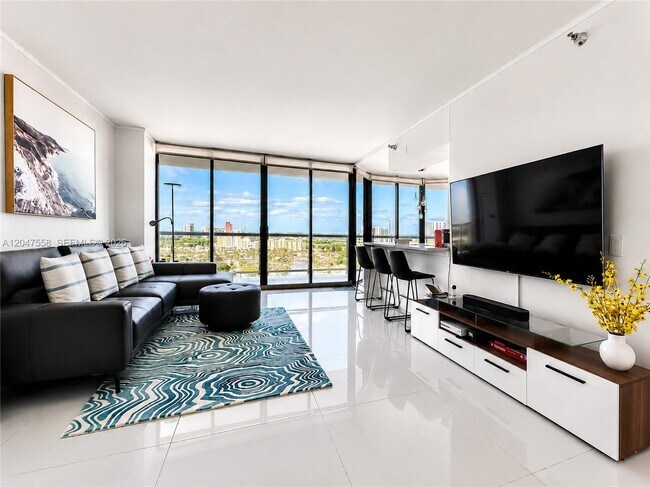 Building Photo - 3640 Yacht Club Dr