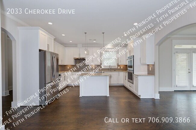 Foto del edificio - 2033 Cherokee Dr