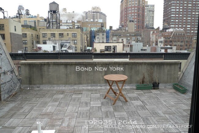Foto del edificio - Upper West Side - 2 bed & 2 Bath Brownstone