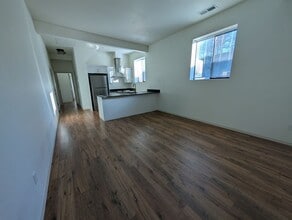 Building Photo - 530 Main St