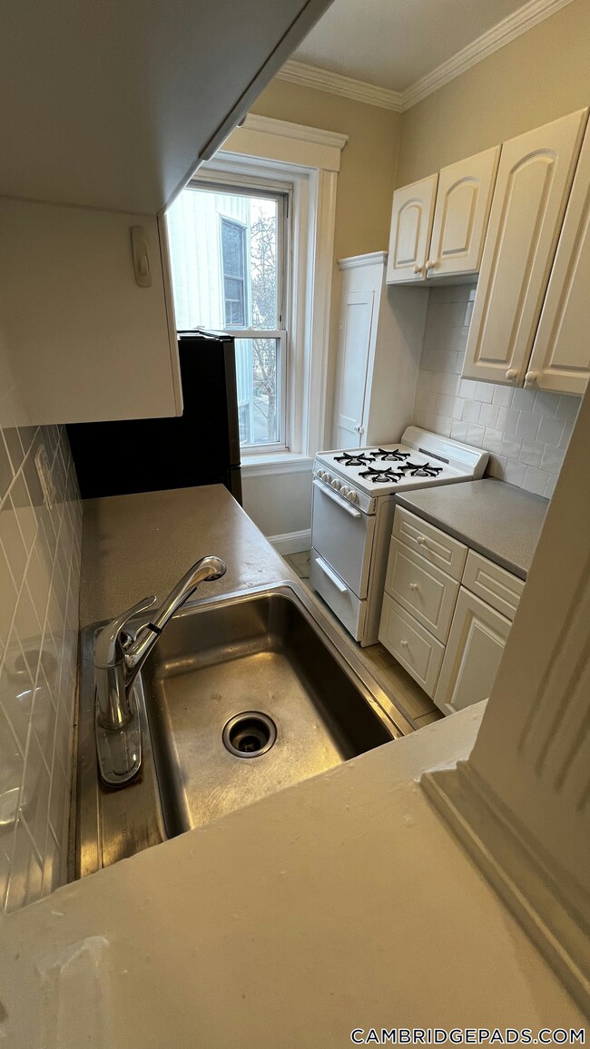 Building Photo - 11 Gray St