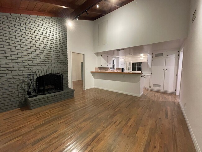 Building Photo - 2100 Chelsea Rd