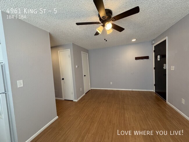 Foto del edificio - 4961 King St