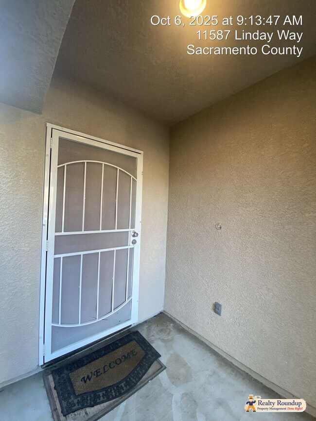 Foto del edificio - Spacious 4 Bedroom Home with 3-Car Garage, Loft and Low-Maintenance Yard