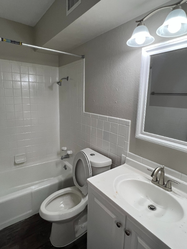 Building Photo - 4515 Cottonwood Ln