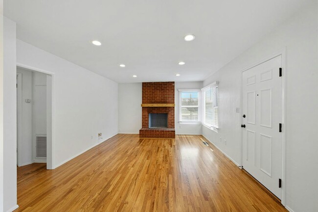 Building Photo - 2247 Bolinas St