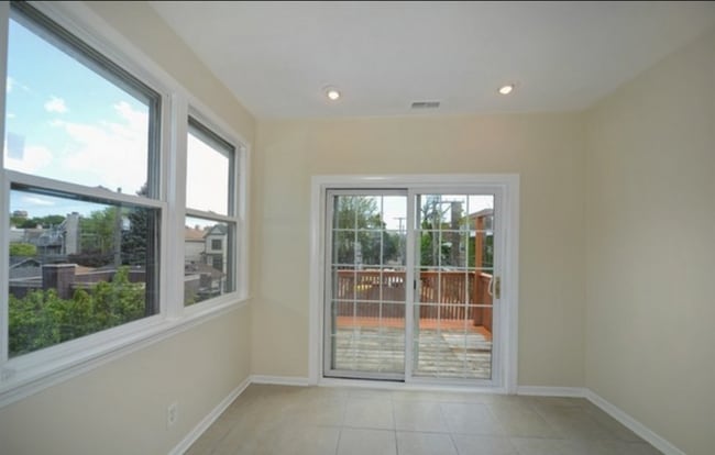 Building Photo - 1943 W Warner Ave