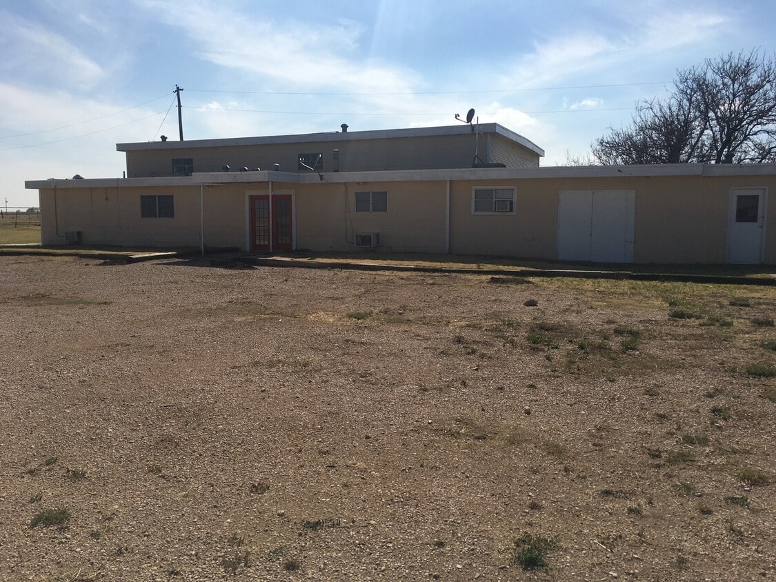 Primary Photo - Livestock Auction converted to home 5 mile...