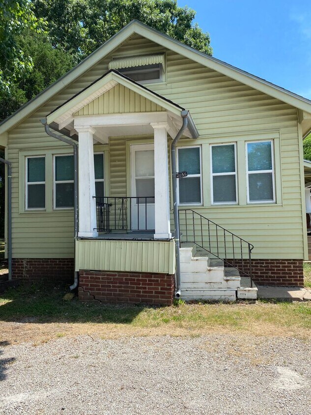 2056 SW Washburn Ave, Topeka, KS 66604 House Rental in Topeka, KS