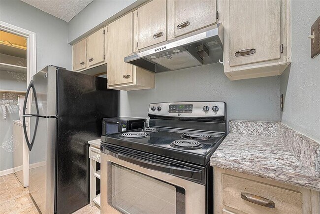 Foto del edificio - 700 Thicket Ln