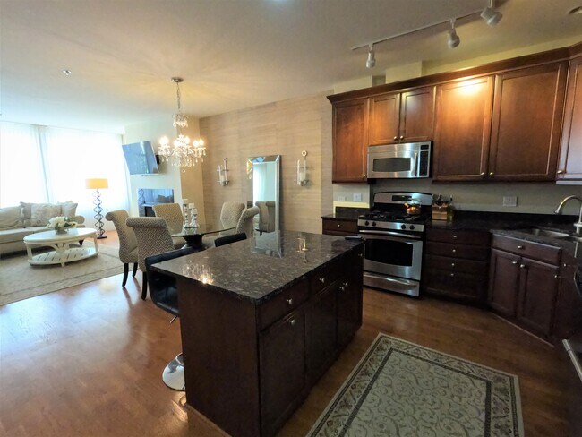 Living Room - 5556 N Sheridan Rd