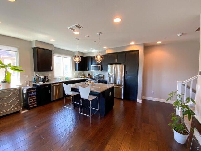 Building Photo - 3 bedroom in Milpitas CA 95035