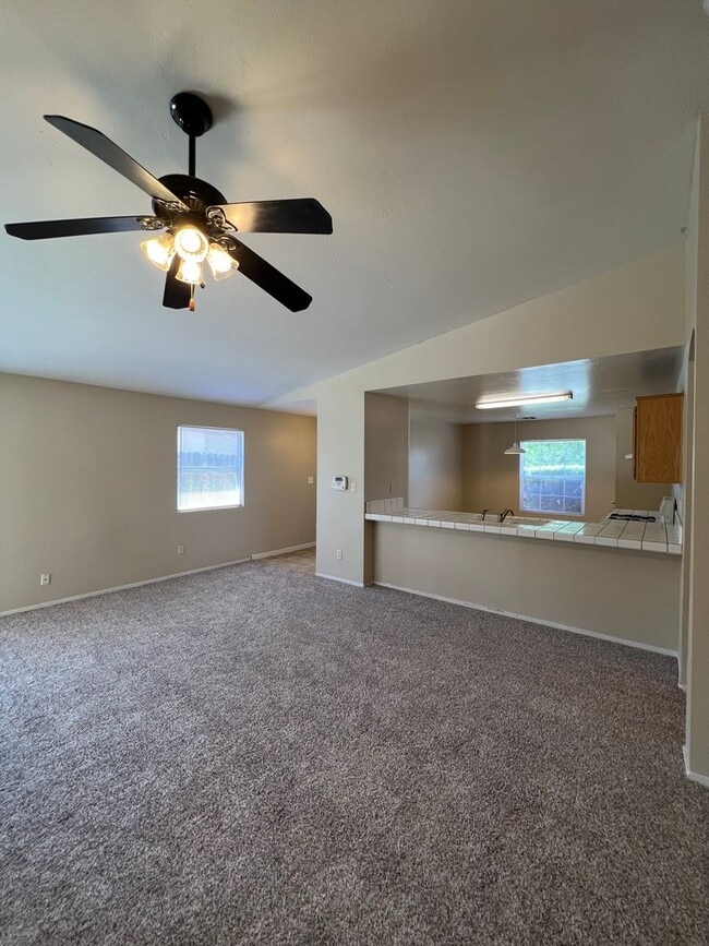 Foto del edificio - 6204 Straub Ln