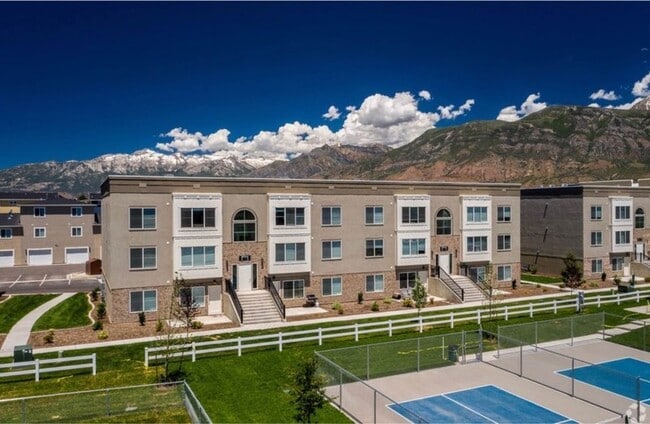 Building Photo - 799 E 550 S