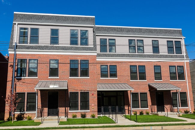 Building Photo - 213 Jackson St