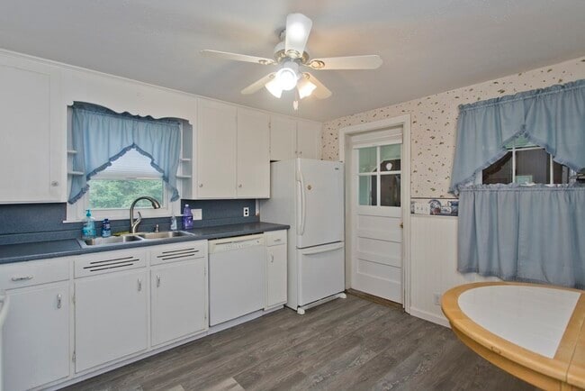 Building Photo - 148 Lower Beverly Hills