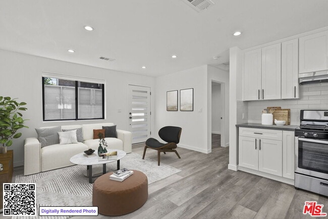 Building Photo - 519 N Martel Ave