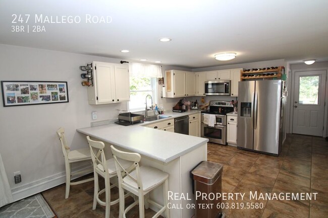 Building Photo - 3 BD Home in Barrington available for a 12...