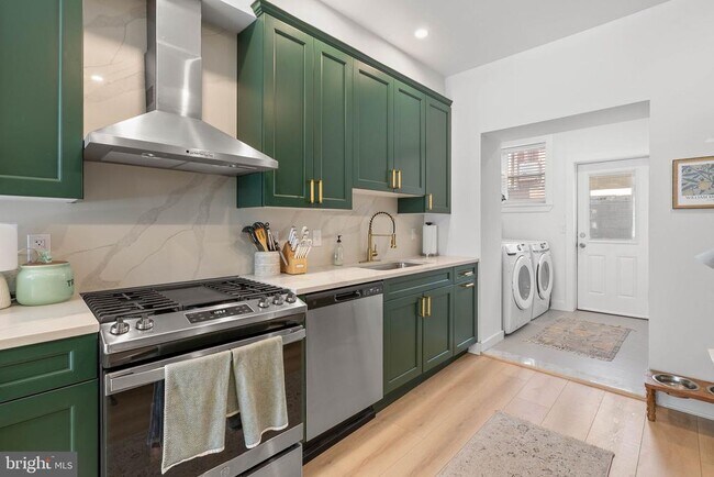 Foto del edificio - 1743 McClellan St