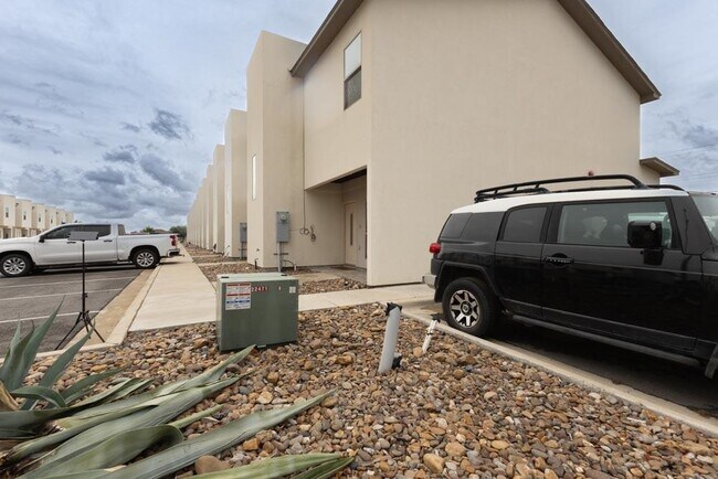 Foto del edificio - 4101 Blue Quail Rd