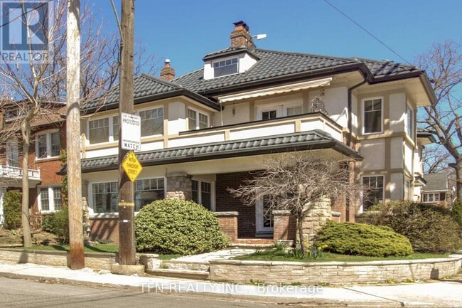Building Photo - 250 St Clair Ave E
