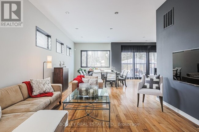 Building Photo - 10 Graystone Gardens