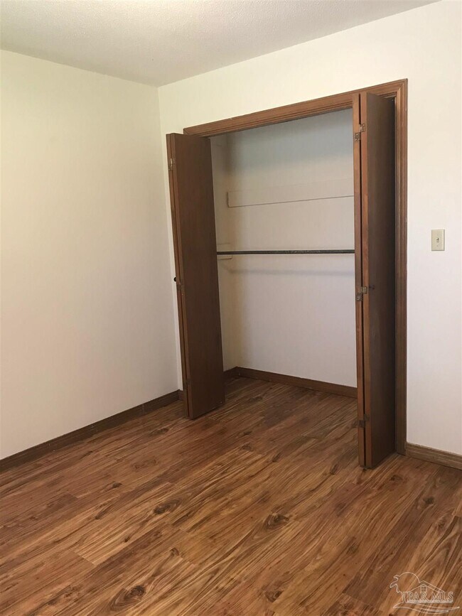 Foto del edificio - 932 E Johnson Ave