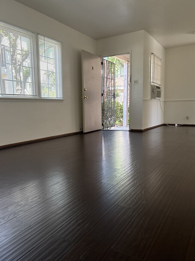 Foto del edificio - 1712 Huntington Dr