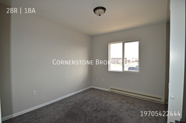 Building Photo - Comfortable Updated Two Bedroom Apartment!