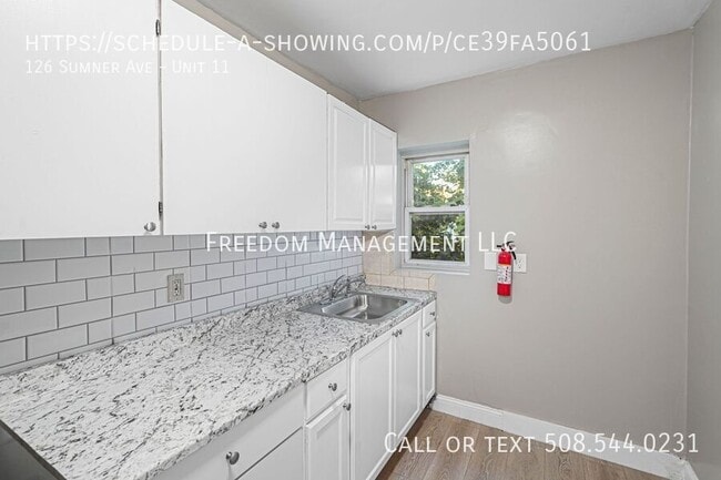 Foto del edificio - 126 Sumner Ave