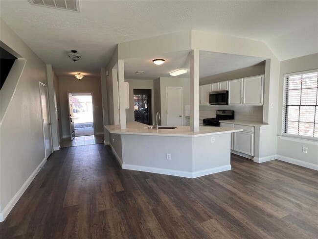 Foto del edificio - 5919 Logancrest Ln