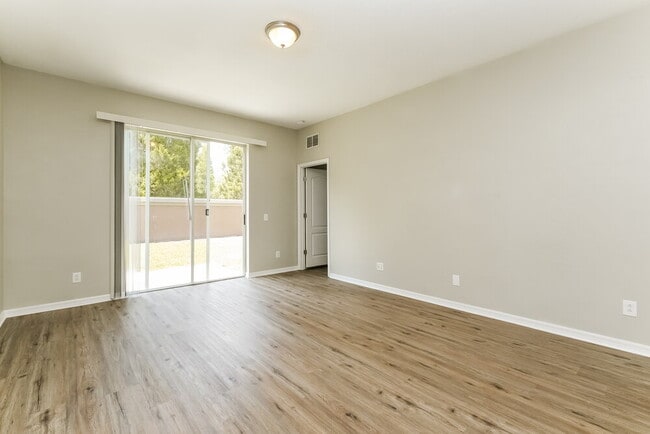 Building Photo - 3309 Downan Point Dr