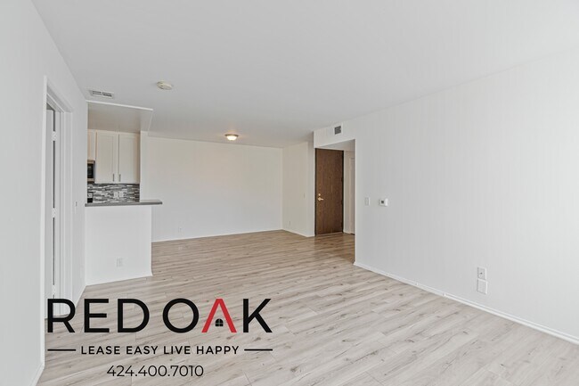 Foto del edificio - ~1 Month FREE~ Beautiful Three Bedroom Dre...