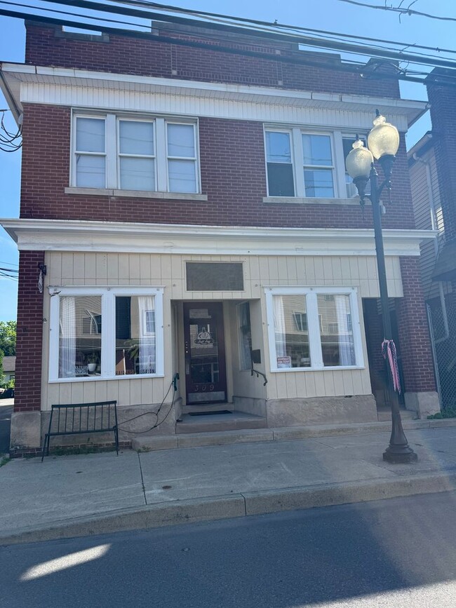 Building Photo - 309 Church St