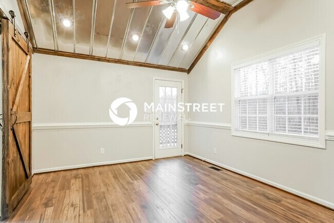 Foto del edificio - 3 Bedroom Pet-Friendly Home in CLAYTON, NC with Main Street Renewal