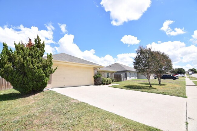 Foto del edificio - 2705 Littlewood Dr