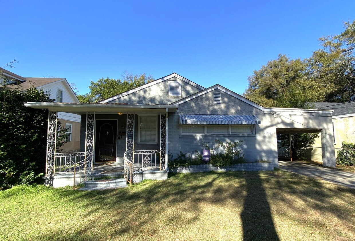 Foto principal - Charming 3 Bedroom, 2 Bath Home minutes from schools, hospitals, and downtown Augusta!