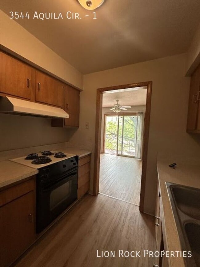 Foto del edificio - 3544 Aquila Cir