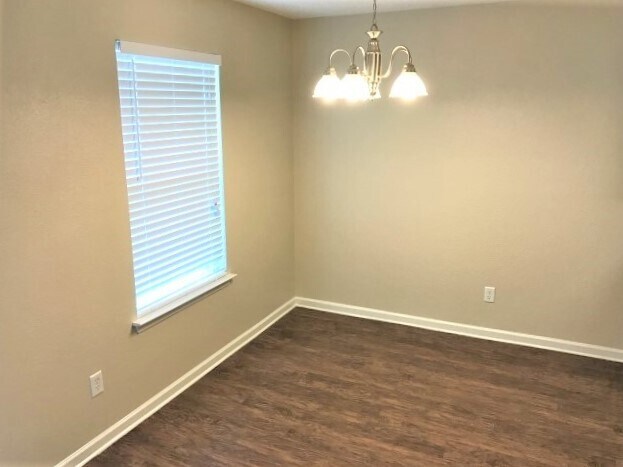 Building Photo - 6 Peppermill Court